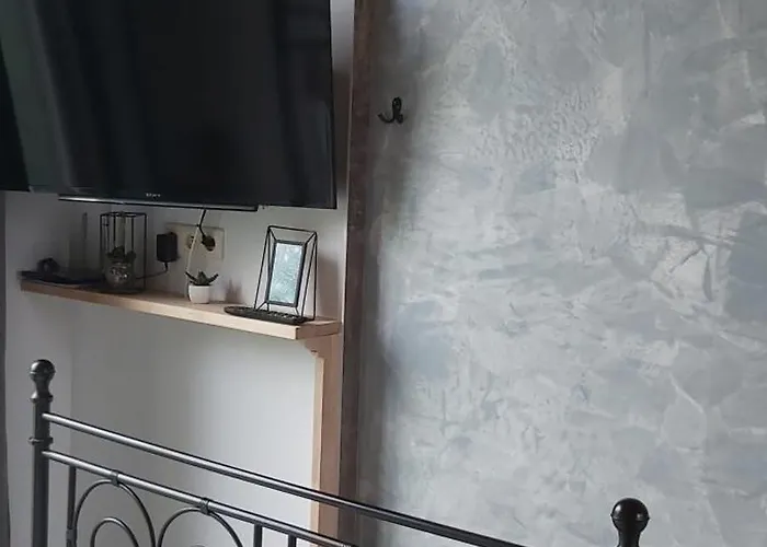 Holiday home Le Tiny De Laly - Climatisation -wifi - Jardin - Airport Navette